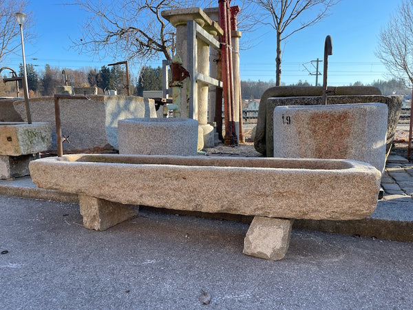 Alter Steintrog für den Garten