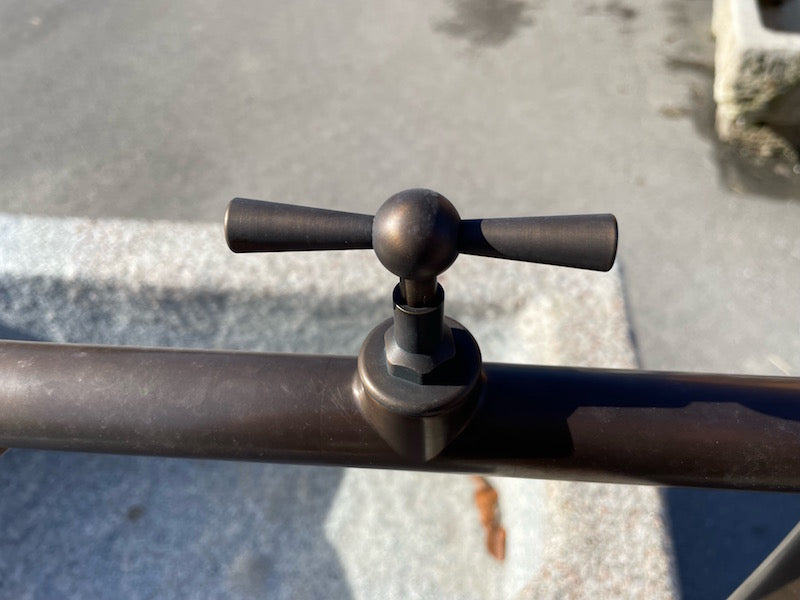 Steinbrunnen rechteckig Messinghandrad