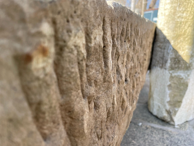 Wasserbrunnen Garten mit eckigem Messinghahn