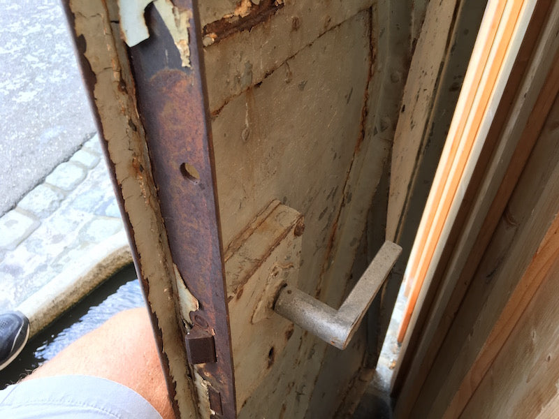 Alte und Moderne Metalltüren