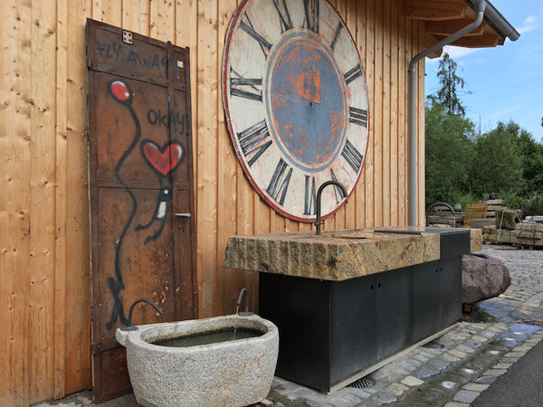 Alte und Modere Metalltüren