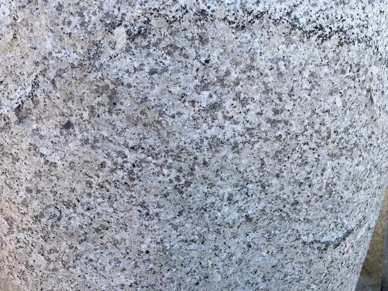 Oberfläche Granitbrunnen