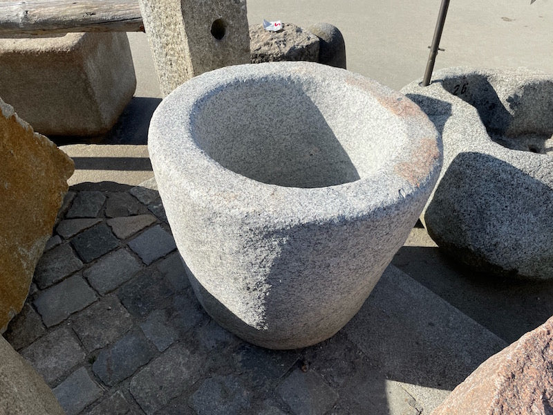 Granitbrunnen rund - konisch aus Bayern