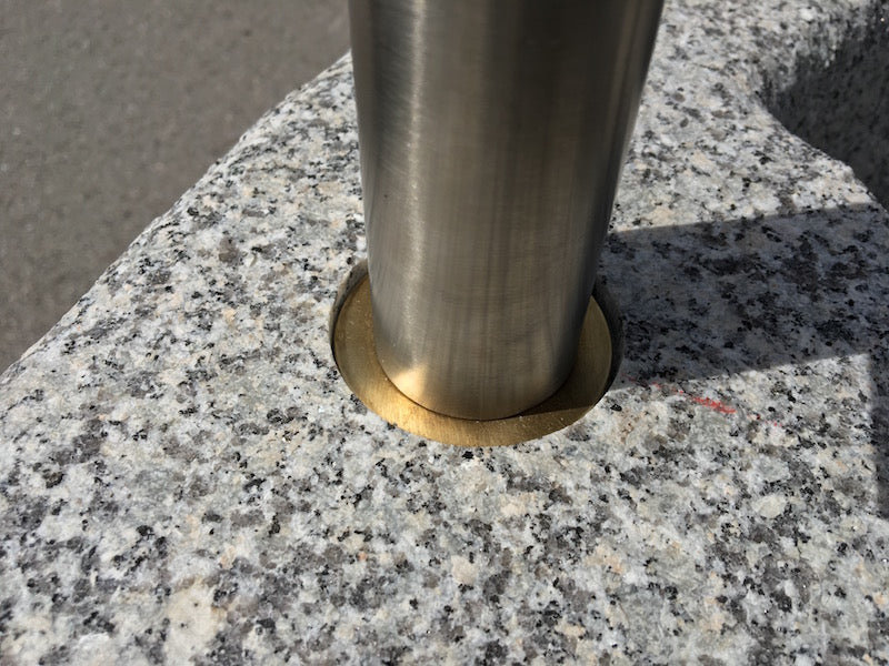 Granitbrunnen rund mit Edelstahleinlauf