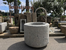 Granitbrunnen rund mit Edelstahleinlauf