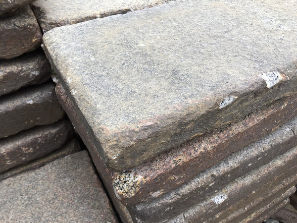 Granitplatten mit Bruchkanten