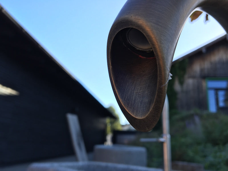Brunnen aus Diabas Detail Wasserhahn
