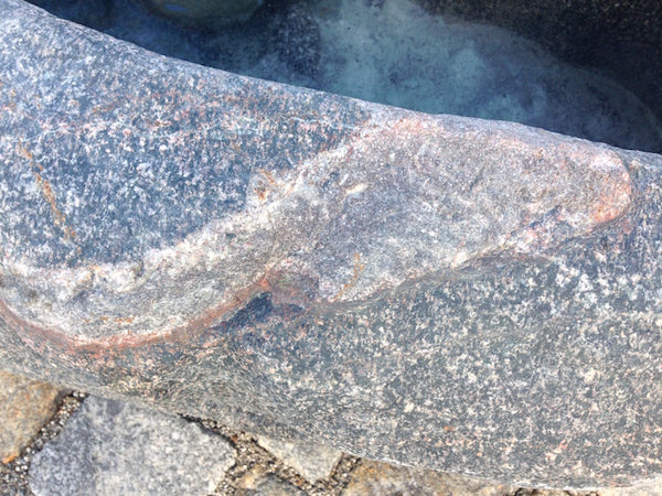 Naturstein Findling schöne Oberfläche