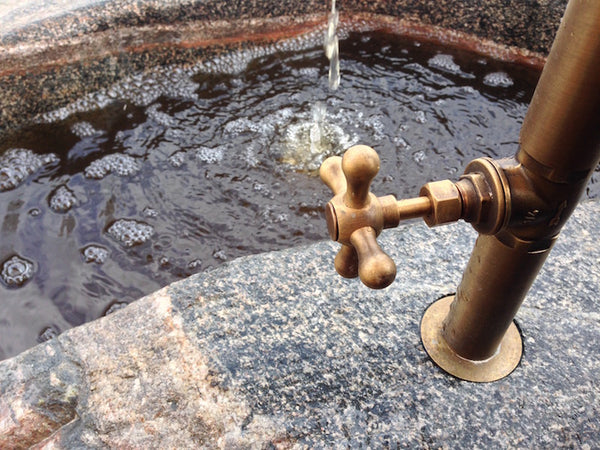 Naturstein Findling aus Diabas Wasserhandrad