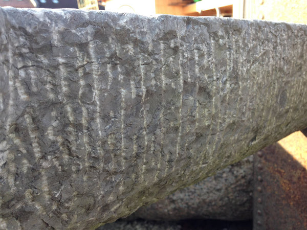 Steinbehältnis aus alter Mühle