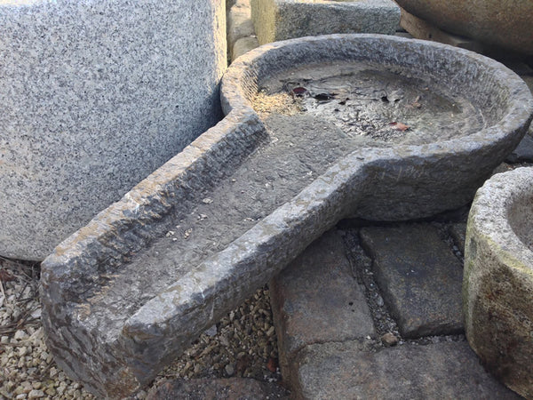 Steinbehältnis aus alter Mühle