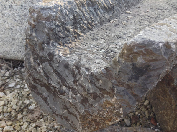 Brunneneinlauf aus Stein