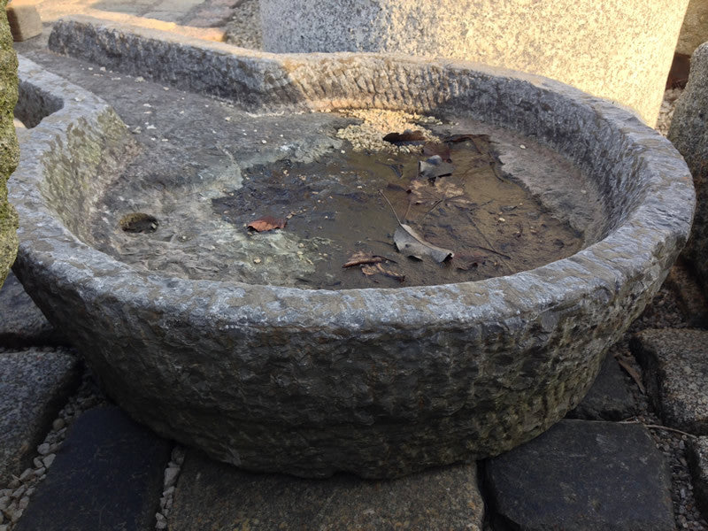 Steinbehältnis aus alter Mühle 2