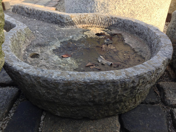 Steinbehältnis aus alter Mühle 2