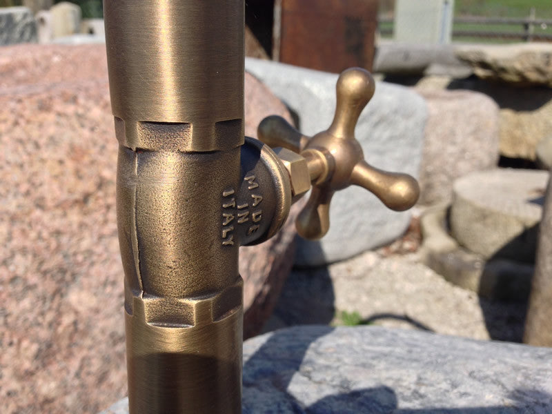 Findlingbrunnen  Messingabsperrventil