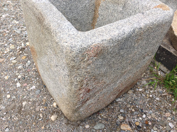 Oberflächen Granitbrunnen Rost Optik