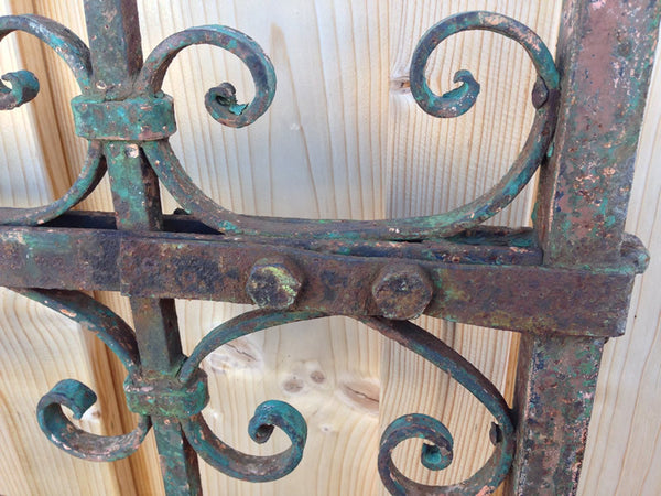 alter Metallgartentor