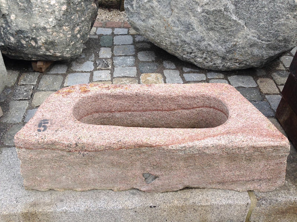 Steinbrunnen gelb/rot