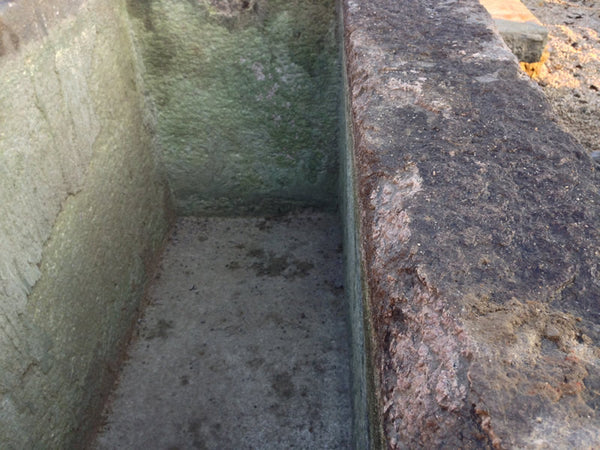 Alter Natursteinbrunnen Brunnenbecken